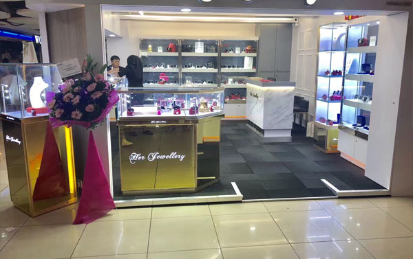 广州珠宝展柜厂家是否采用标准化配件进行生产